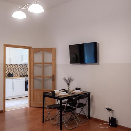 Cozy Apartment In Akacfa Street 布达佩斯 外观 照片