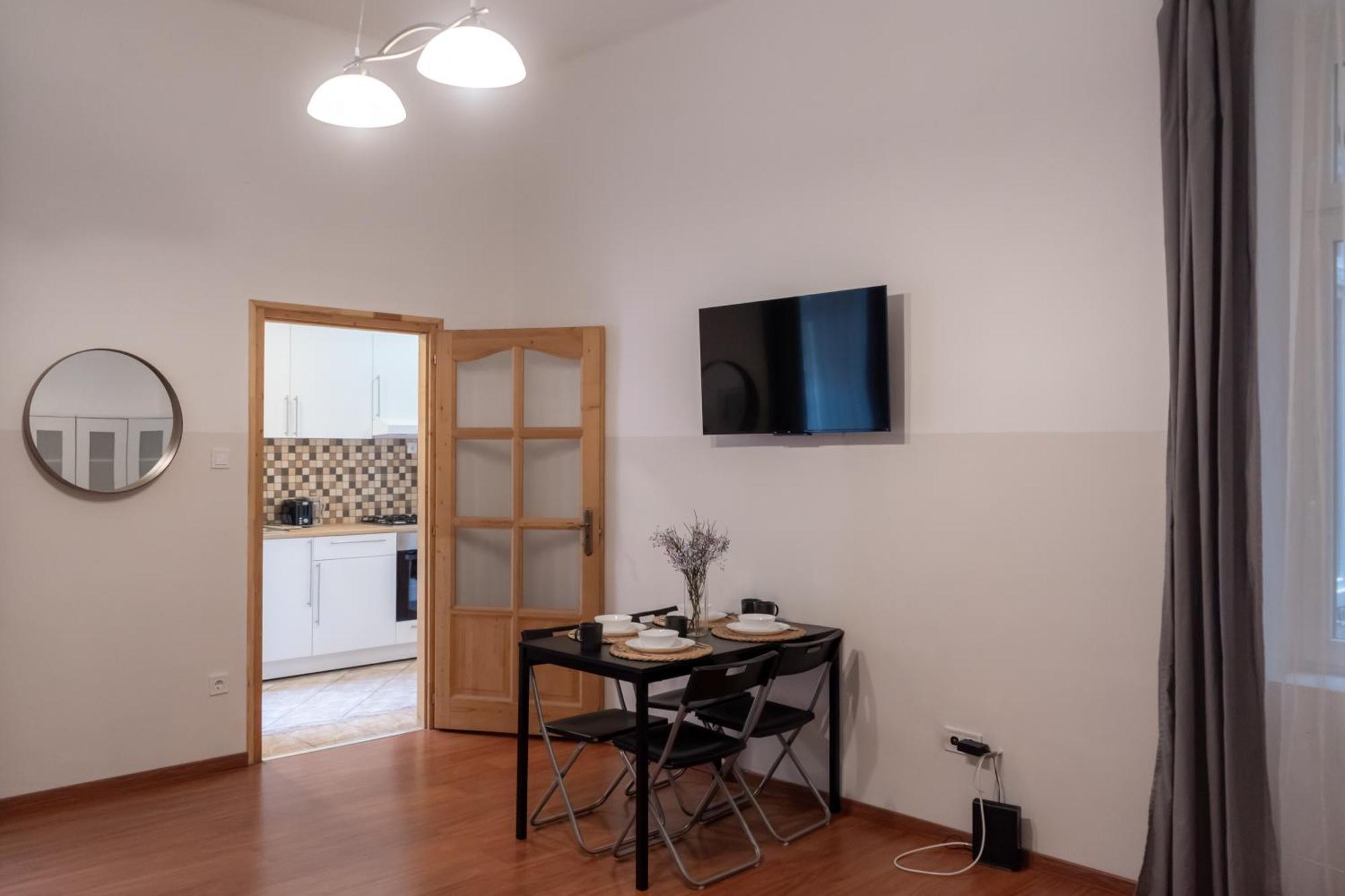 Cozy Apartment In Akacfa Street 布达佩斯 外观 照片