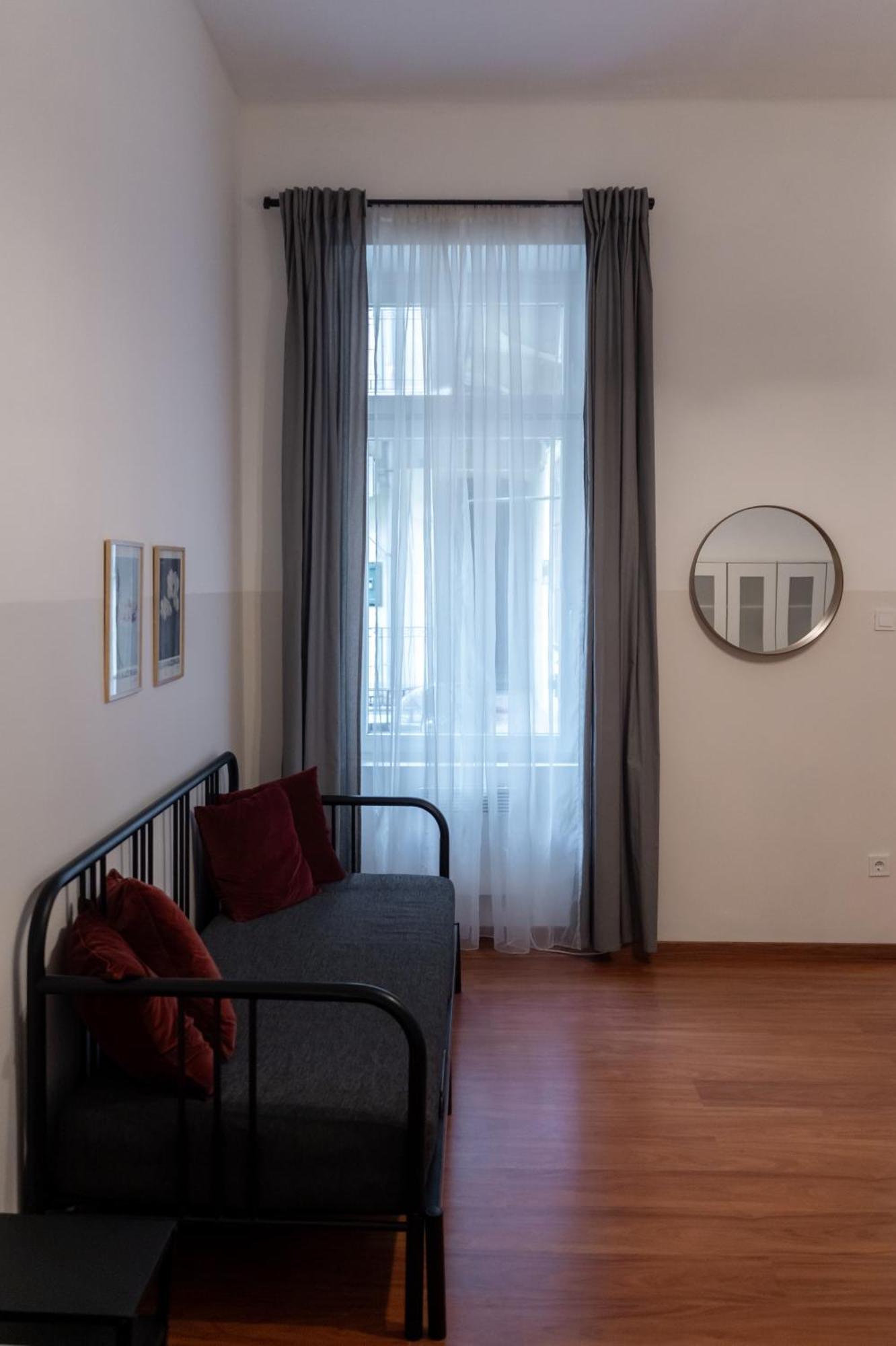 Cozy Apartment In Akacfa Street 布达佩斯 外观 照片